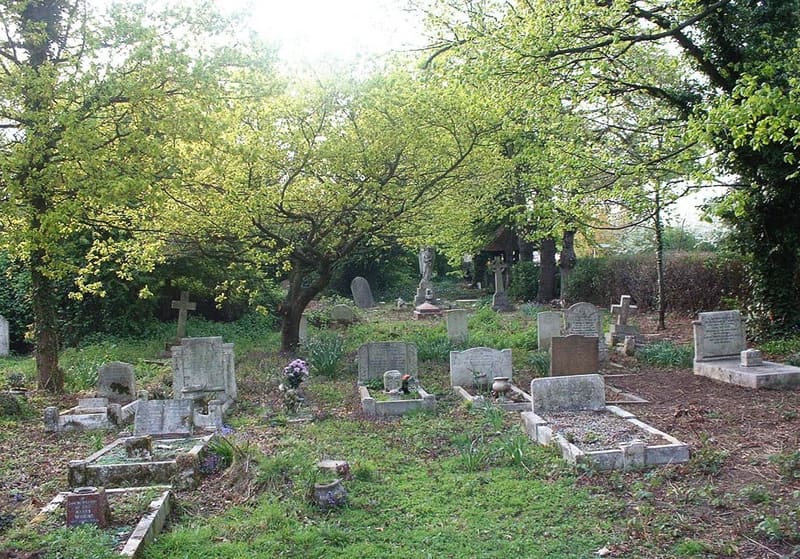 Bedfont Cemetery — photo 3