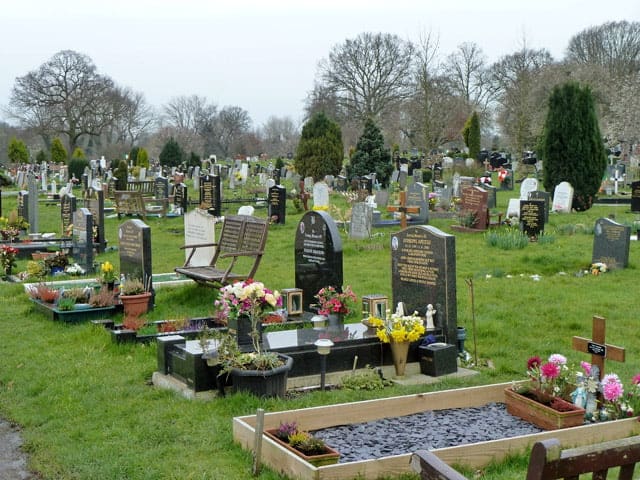 Hendon Cemetery — photo 3