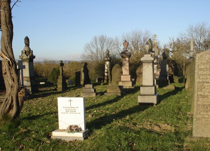 Farnworth Cemetery — photo 1