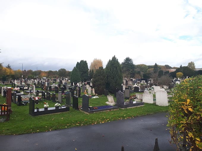 Hounslow Cemetery — photo 4