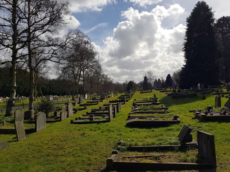 Harrow Weald Cemetery — photo 3