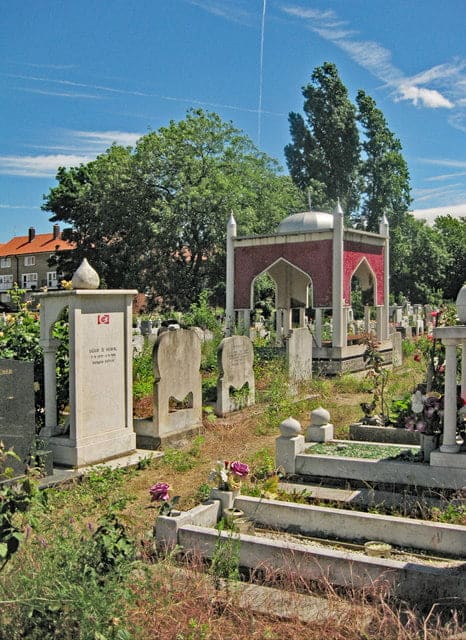 Tottenham Park Cemetery — photo 4