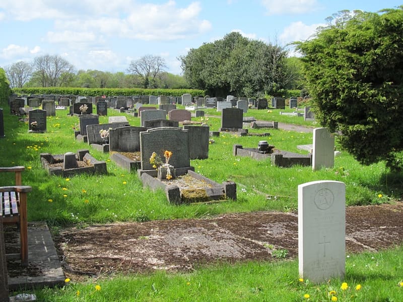 Hucknall Cemetery — photo 3