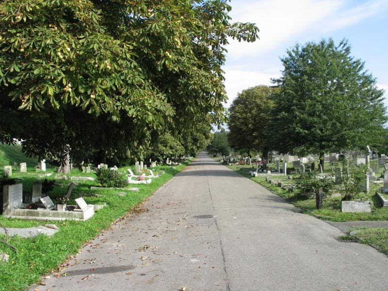 Wandsworth Cemetery — photo 3