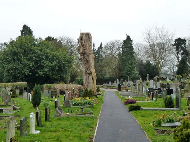 Hendon Cemetery — photo 4