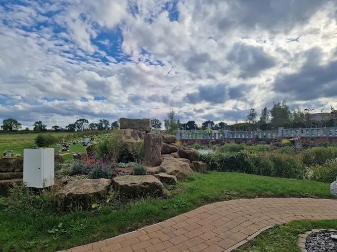 Gedling Cemetery — photo 1