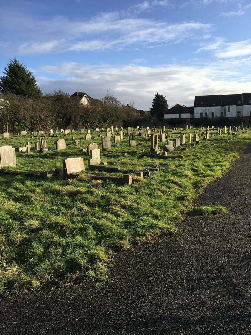 Eastcote Lane Cemetery — photo 4