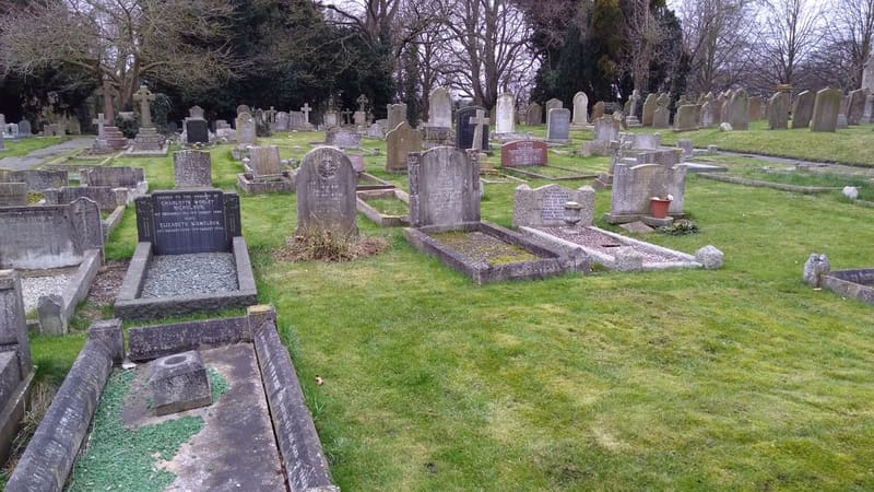 Collingham Cemetery — photo 1
