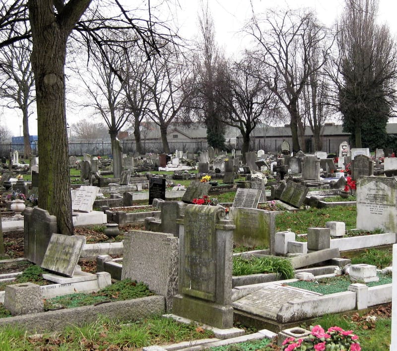 Eastbrookend Cemetery — photo 1