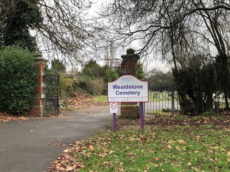 Wealdstone Cemetery — photo 1