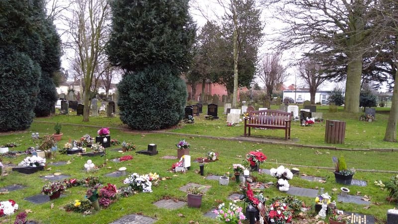 Farndon Cemetery — photo 1