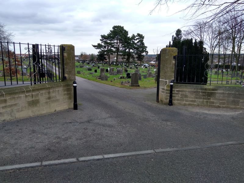 Warsop Cemetery — photo 1