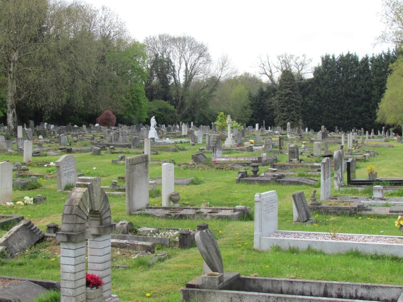 Harrow Weald Cemetery — photo 4