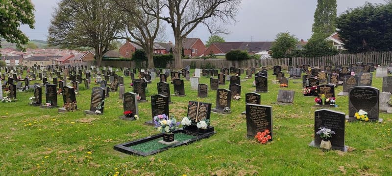 Royston Cemetery — photo 2