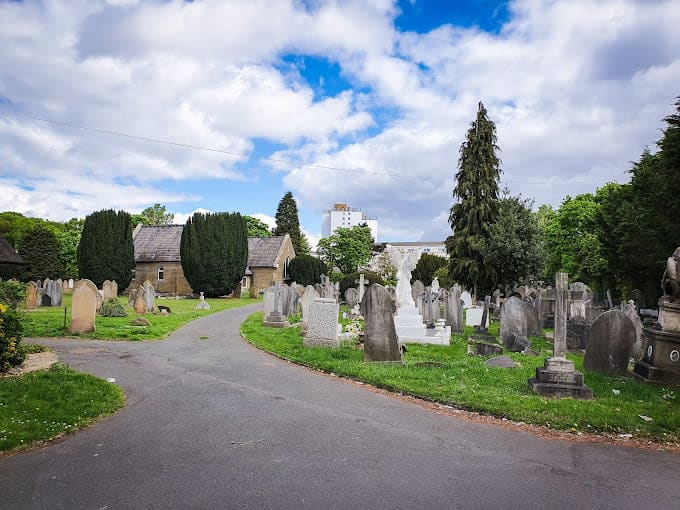 Hounslow Cemetery — photo 1