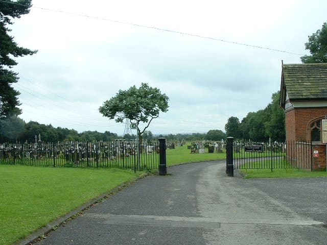 Wardley Cemetery / St Mary's RC — photo 1