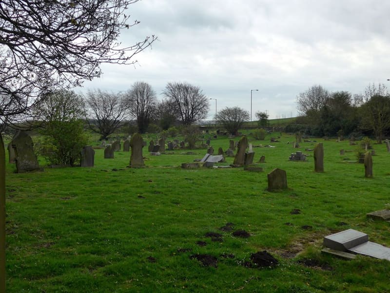 Wealdstone Cemetery — photo 2