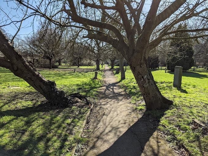 Fulham Palace Road Cemetery — photo 4