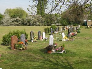 Roding Lane North Cemetery — photo 3
