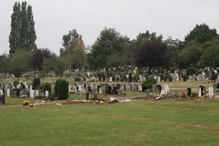 Grove Park Cemetery — photo 1