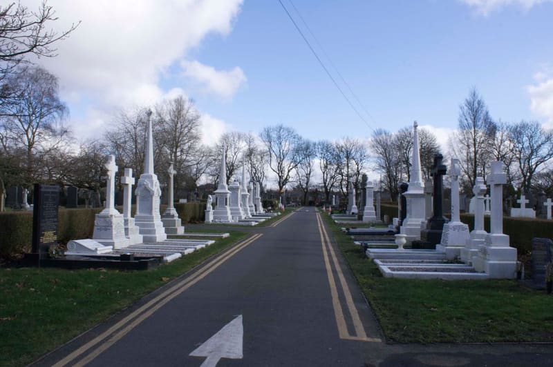 Hollinwood Cemetery — photo 3