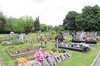 Gunnersbury Cemetery — photo 1