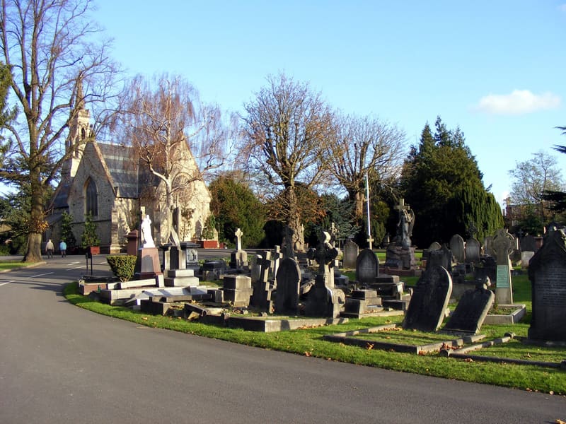 East Finchley Cemetery — photo 1