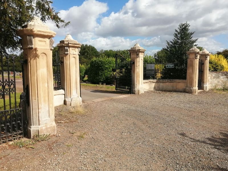 Warmsworth Cemetery — photo 3