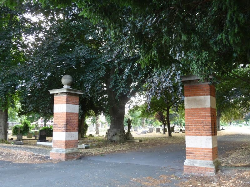 Gap Road Cemetery — photo 3