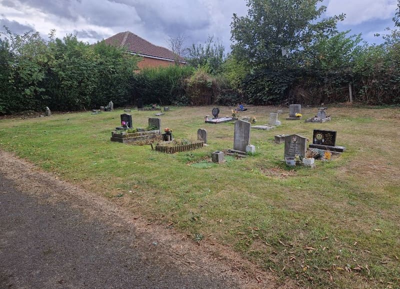 Staveley Cemetery — photo 3