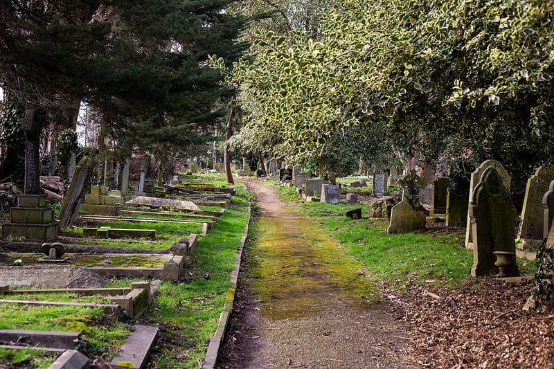 South Ealing Cemetery — photo 1