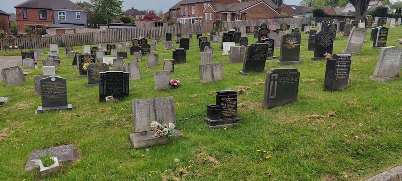 Royston Cemetery — photo 3