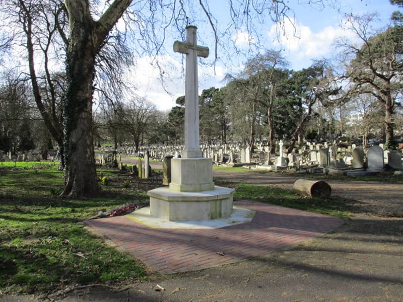 Chingford Mount Cemetery — photo 4