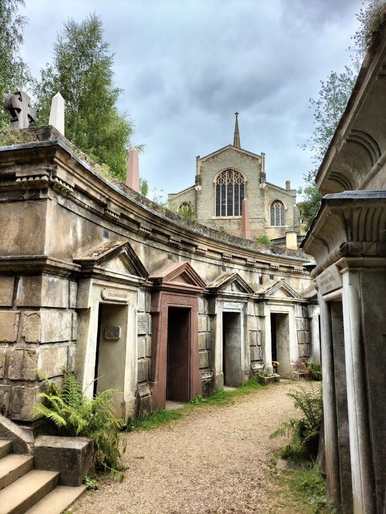 Highgate Cemetery — photo 1