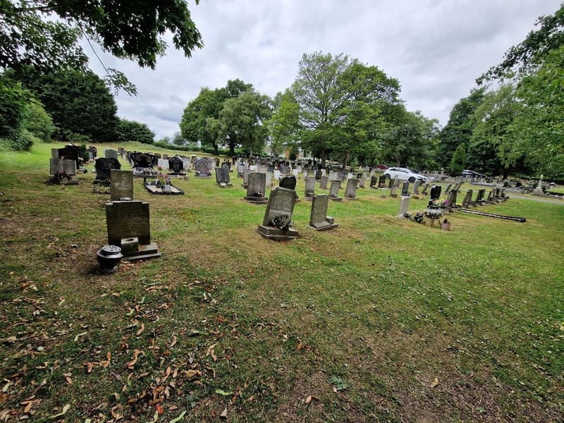 Staveley Cemetery — photo 2