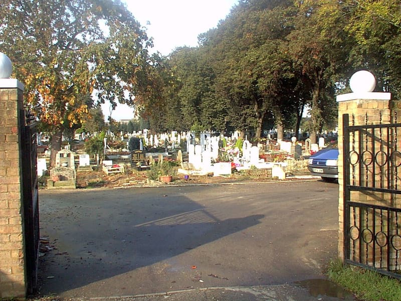 Tottenham Park Cemetery — photo 1