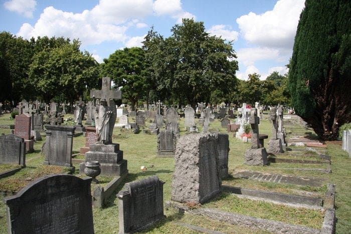 Putney Vale Cemetery — photo 2