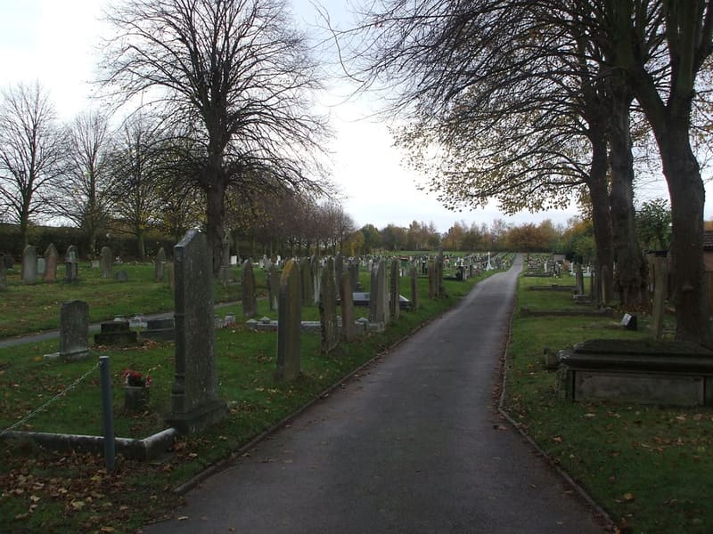 Ollerton Cemetery — photo 1
